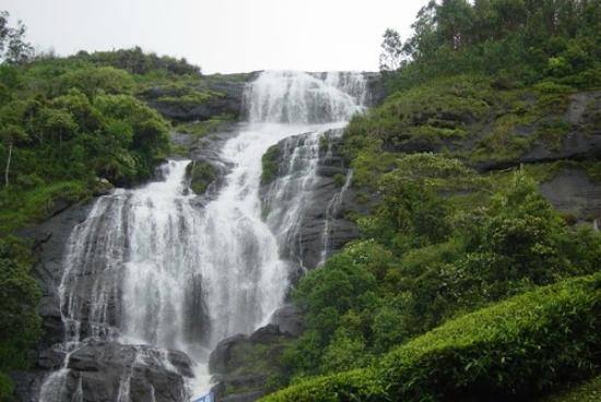 chinnakanal-waterfalls